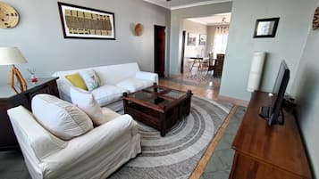 Appartamento Comfort | Area soggiorno | TV 32 pollici con canali satellitari