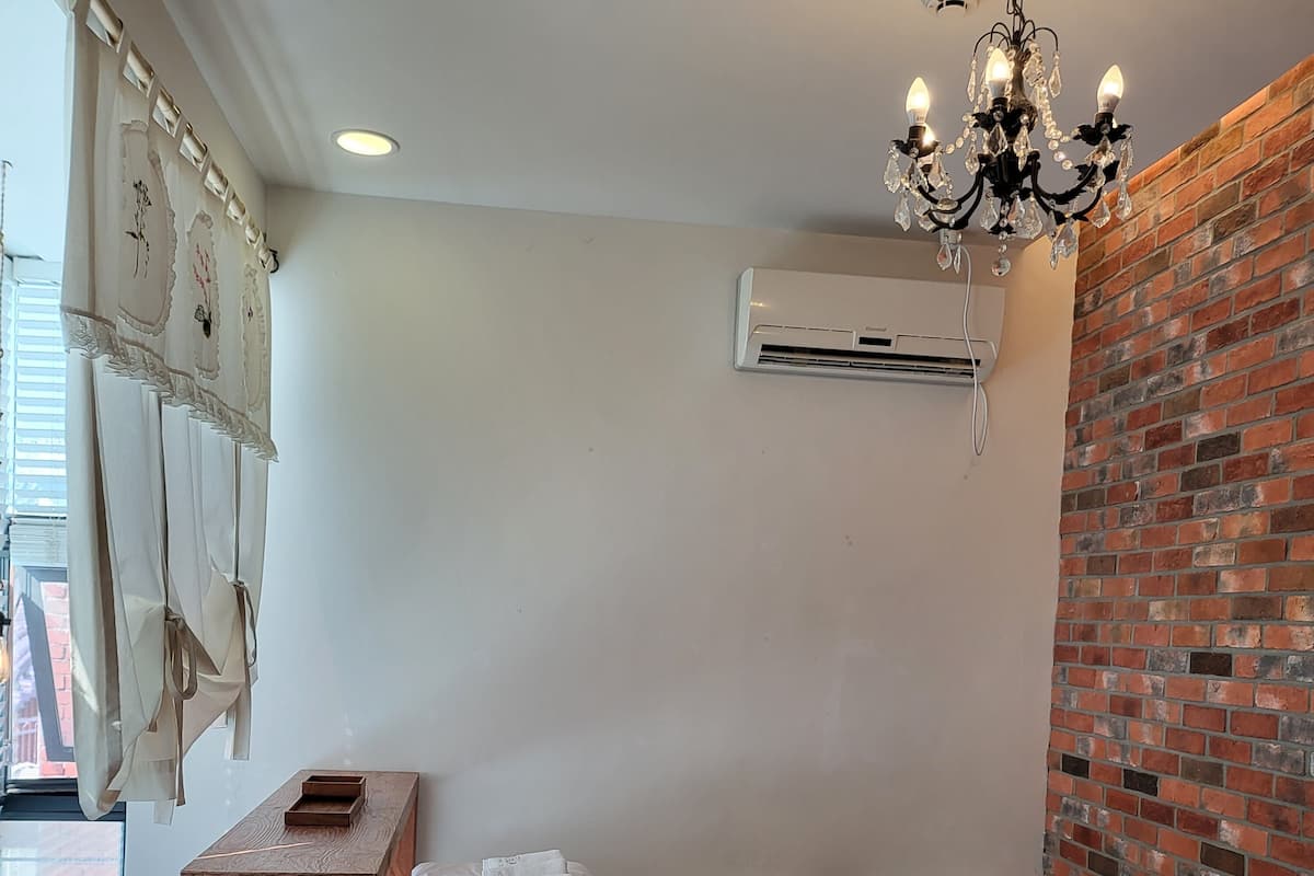 SPACE 2 | Nệm cao su hoạt tính (memory foam), trang trí khác biệt