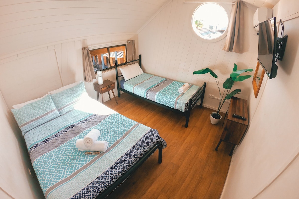 Iron/ironing board (on request), bed sheets