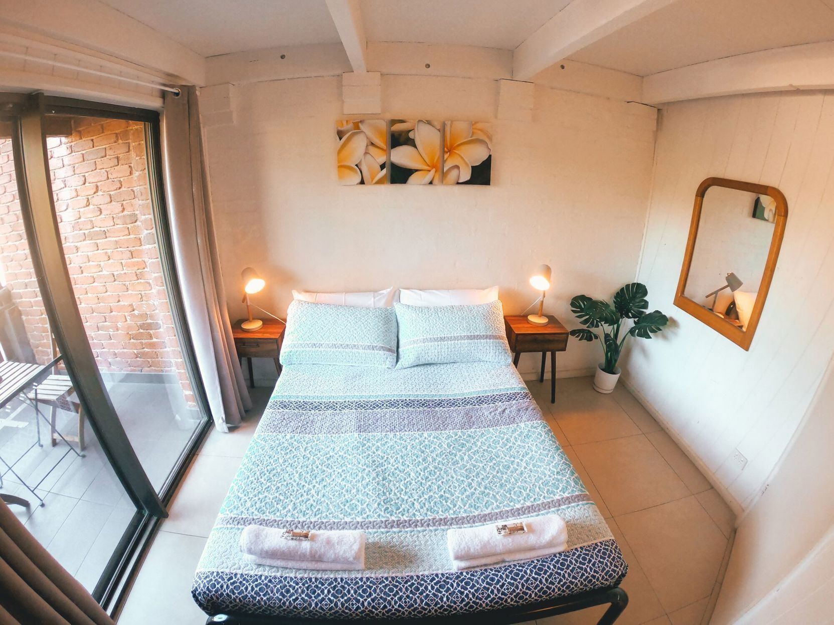 Iron/ironing board, bed sheets