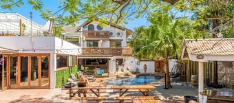 Aquarius Backpacker Resort