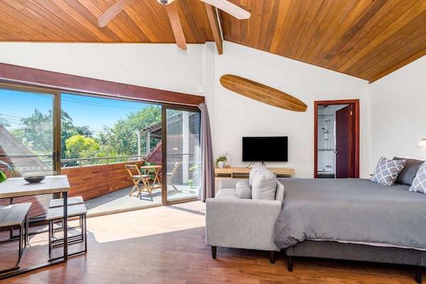 Deluxe Motel Room | Iron/ironing board, bed sheets