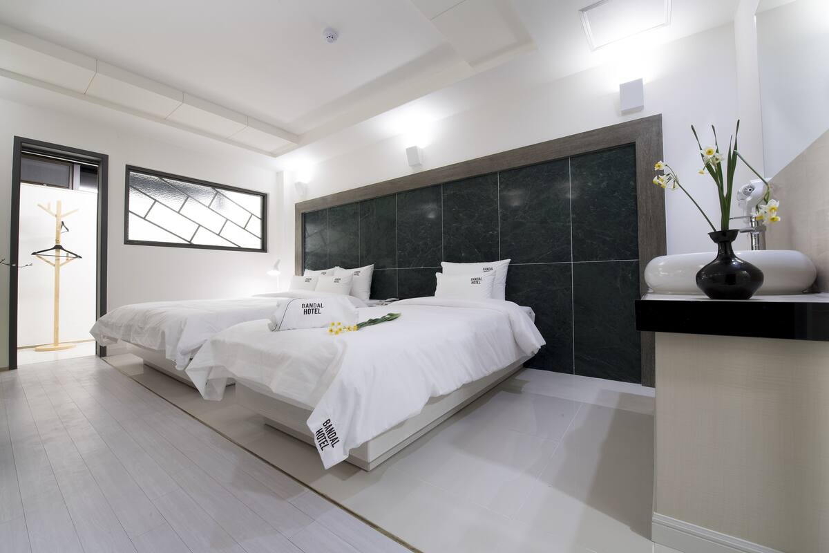 Kamar Twin | Seprai premium, kedap suara, dan Wi-Fi gratis