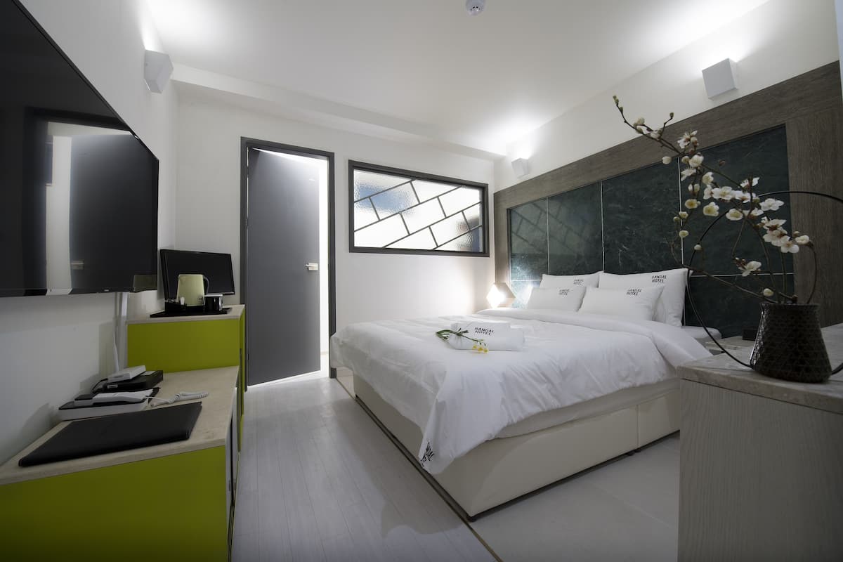Kamar Deluks | Seprai premium, kedap suara, dan Wi-Fi gratis