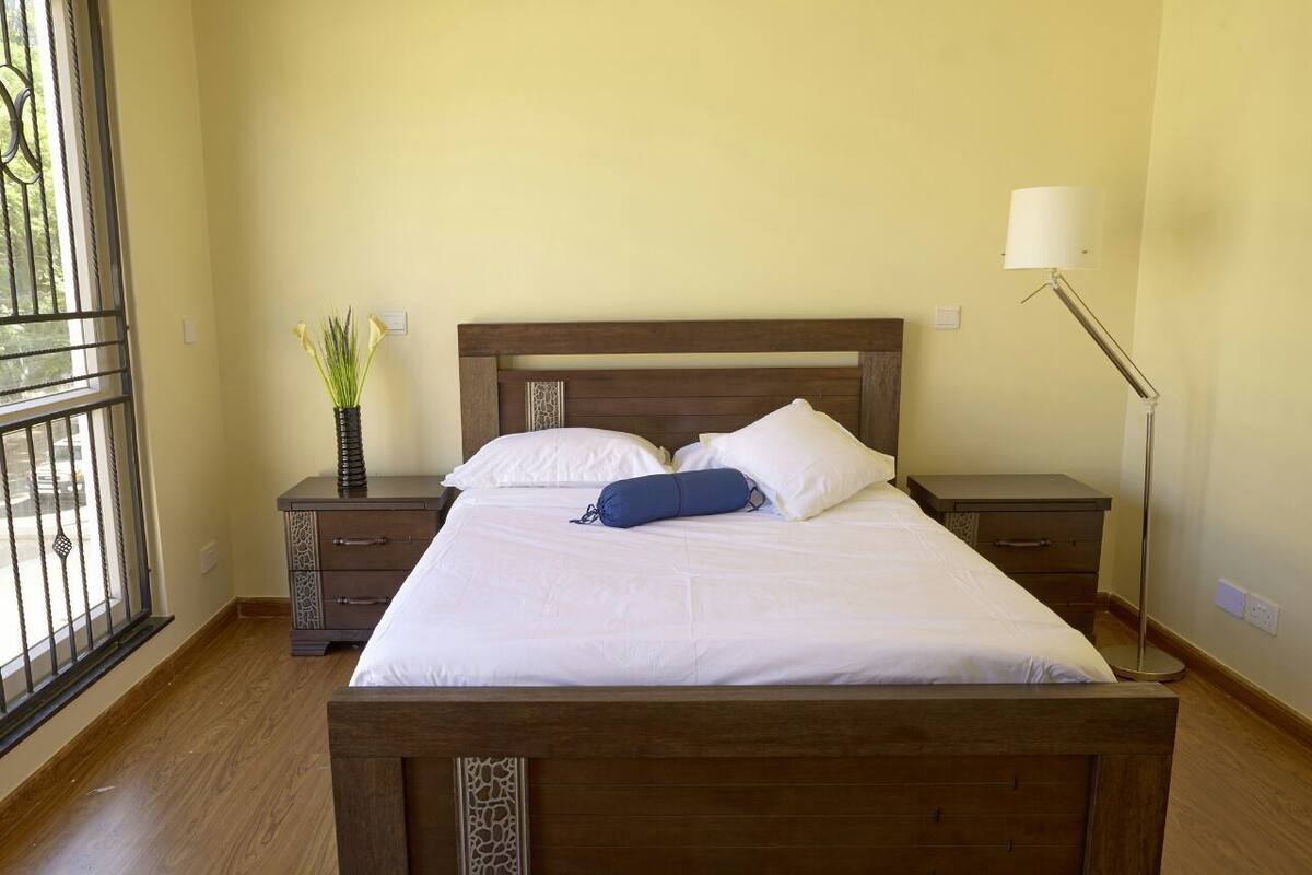 Quarto luxo | Ferros/tábuas de passar roupa, berços grátis, Wi-Fi de cortesia