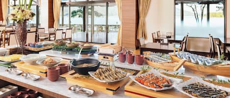 Tägliches Frühstücksbuffet (2500 JPY pro Person)