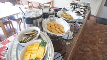 Colazione a buffet, servita tutte le mattine (1100 JPY a persona) 