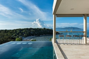 Villa, 5 Bedrooms | Terrace/patio