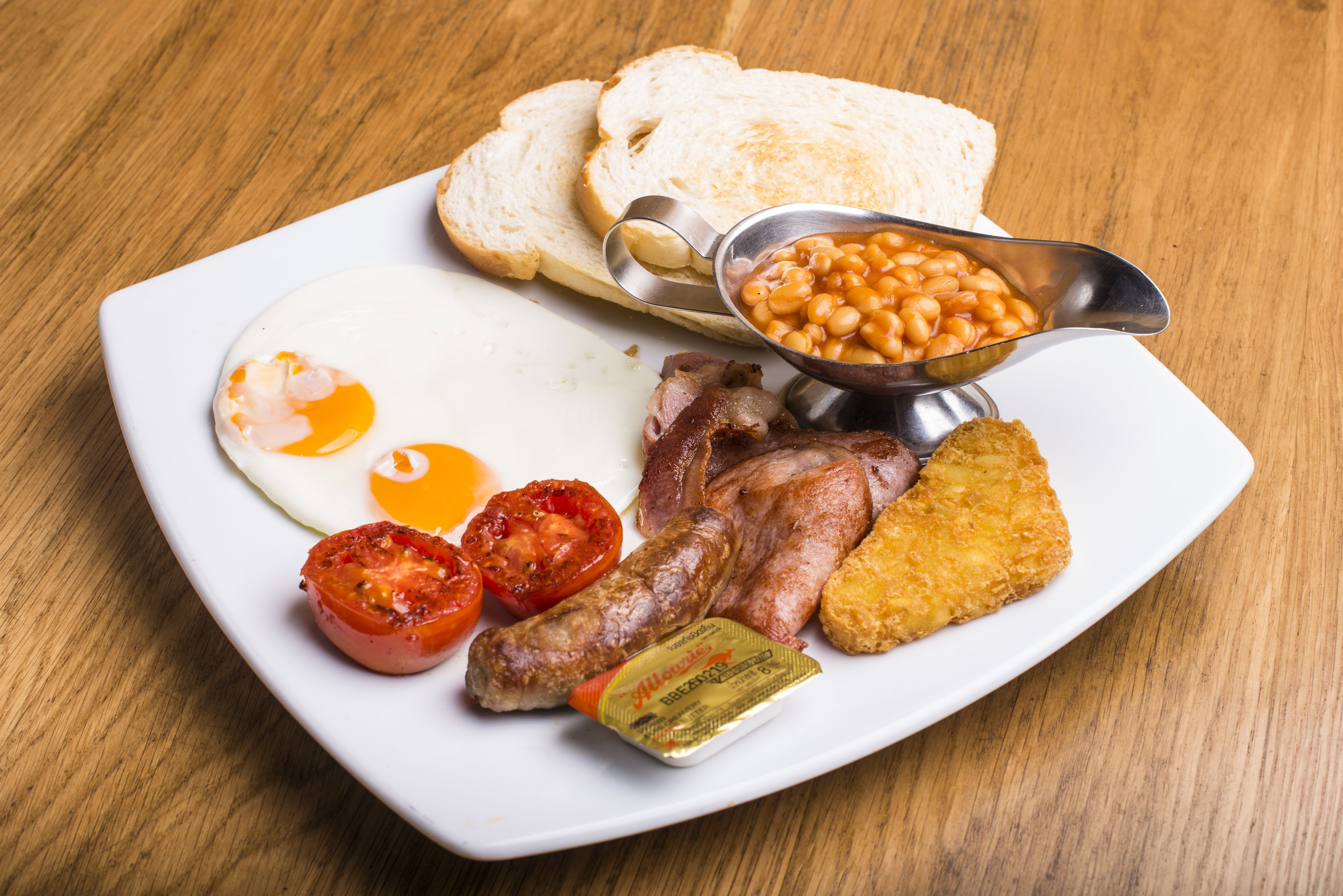 daily cooked-to-order breakfast (thb 180 per person)