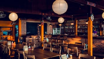 Breakfast, lunch, dinner served; local and international cuisine