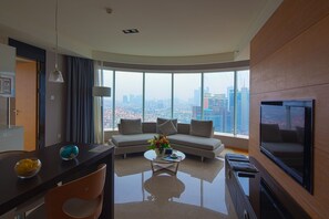 Deluxe Mountain Sea View Suite | Living area | LCD TV