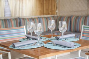 Vil·la, 2 dormitoris, piscina privada | Sala d'estar | Televisor LED de 24 polzades amb canals per cable i televisor 