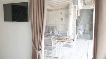1 chambre, minibar, coffres-forts dans les chambres, bureau