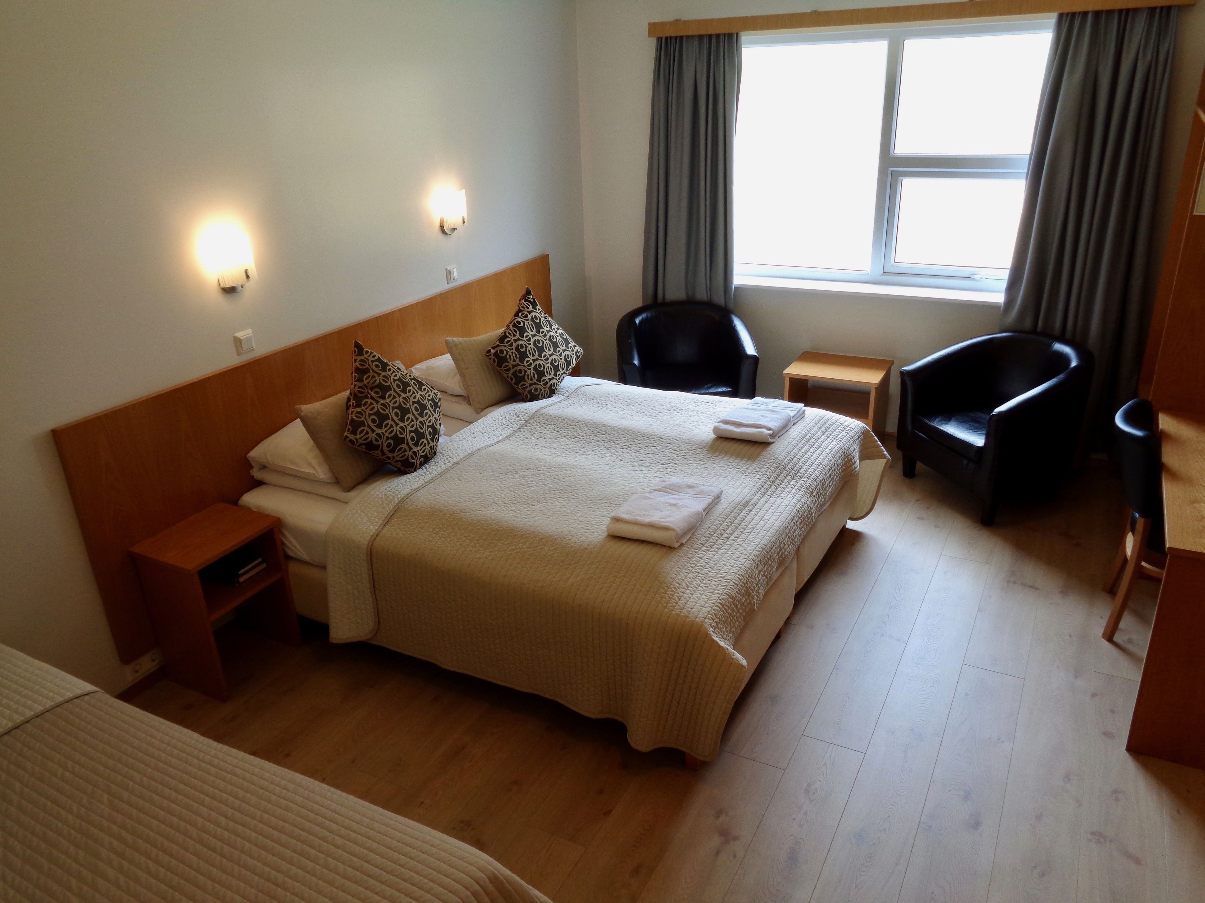 soundproofing, free wifi, bed sheets