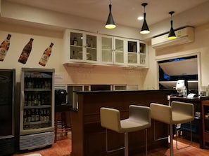Se sirven comidas, cenas y cocina internacional