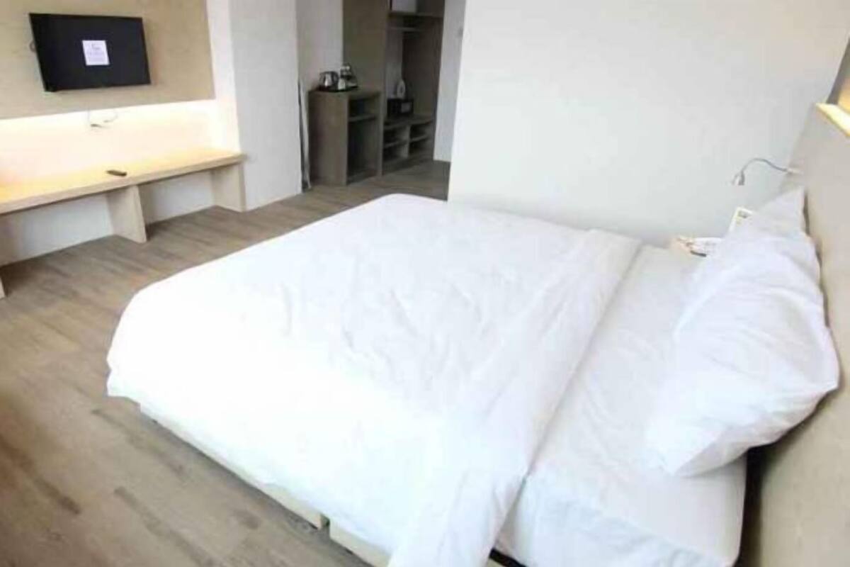 In-room safe, desk, iron/ironing board, free WiFi
