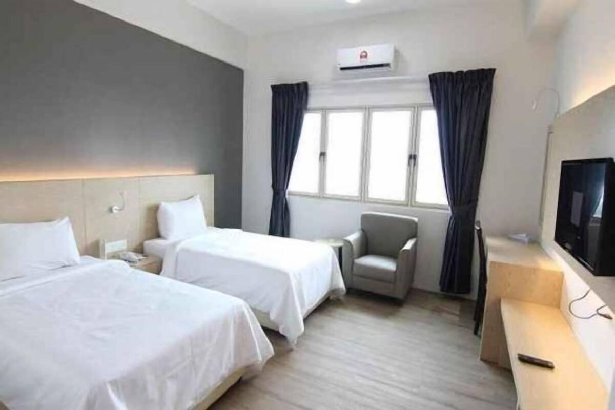 In-room safe, desk, iron/ironing board, free WiFi