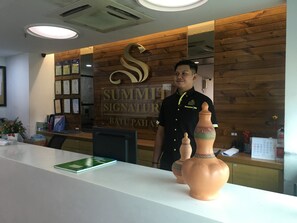 Reception - Summit Signature Hotel Batu Pahat (Batu Pahat)