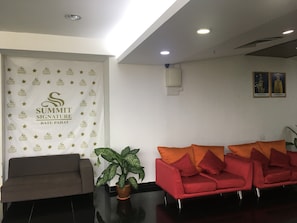Lobby sitting area - Summit Signature Hotel Batu Pahat (Batu Pahat)
