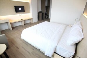Superior-Zimmer, 1 King-Bett | Zimmersafe, Schreibtisch, Bügeleisen/Bügelbrett, kostenloses WLAN