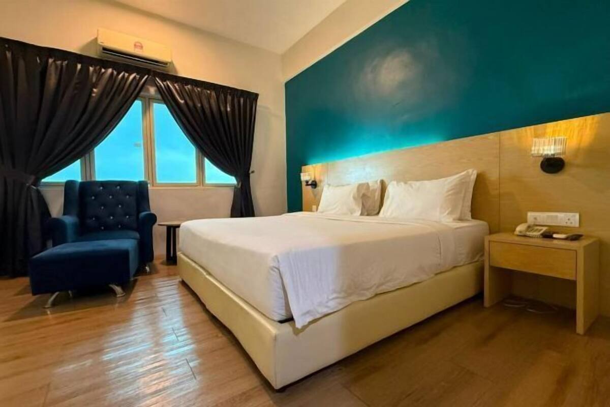 In-room safe, desk, iron/ironing board (on request), WiFi (free)