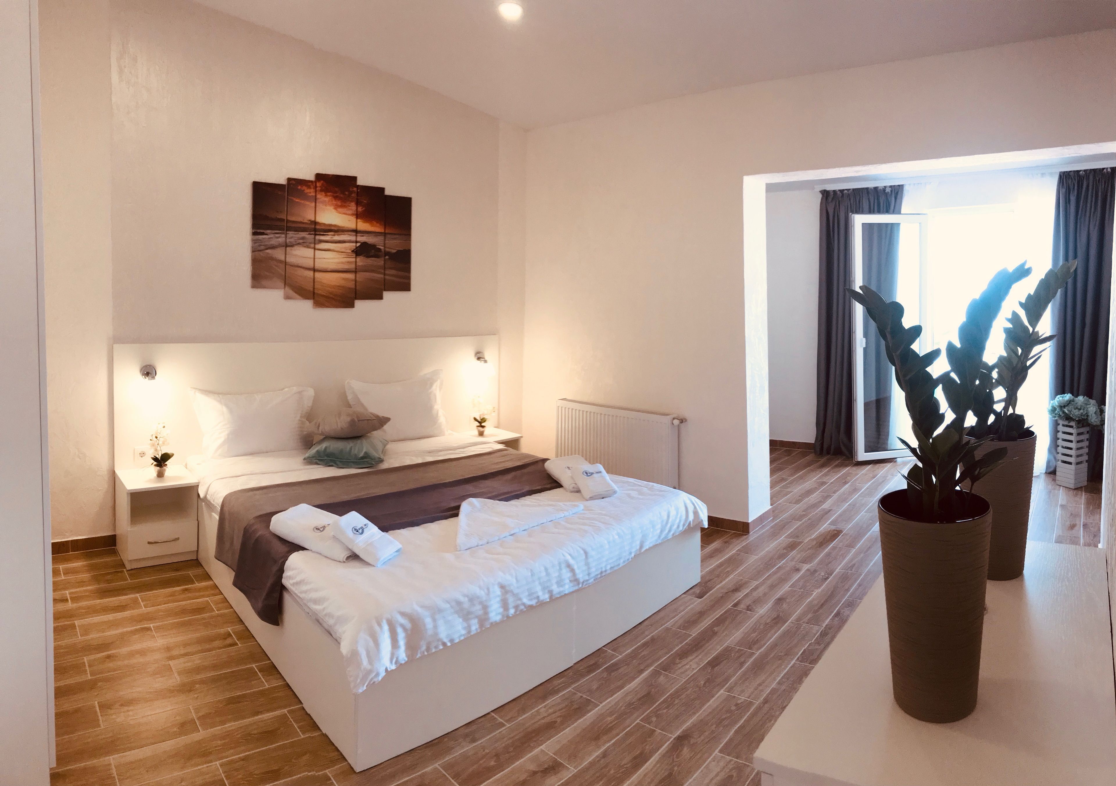 Safe på rommet, wi-fi (inkludert) og sengetøy