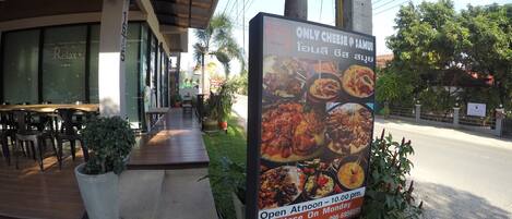 Breakfast, lunch, dinner served; international cuisine