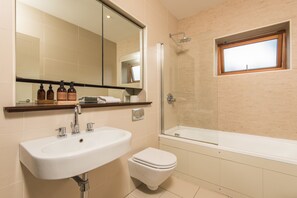 Bathroom - Giant Serviced Apartments Malone Square (Belfast)