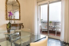 Loft, Terrace, City View | Living area