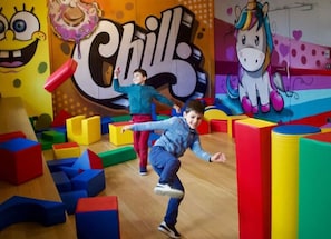 Área de juegos infantiles techada
