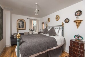 1 chambre, fer et planche à repasser, lits bébé (gratuits)
