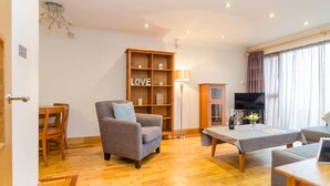 Apartment, 2 Bedrooms, 2 Bathrooms | Living room | Flat-screen TV - Giant Serviced Apartments Adelaide St (Belfast)