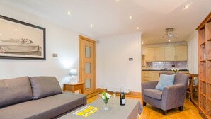 Apartment, 2 Bedrooms, 2 Bathrooms | Living room | Flat-screen TV - Giant Serviced Apartments Adelaide St (Belfast)