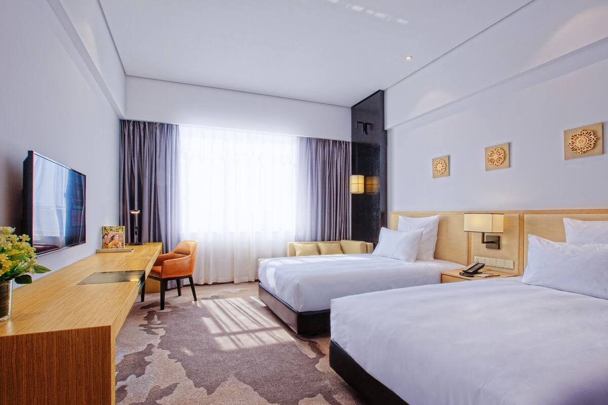 Deluxe Twin Room | In-room safe, desk, blackout drapes, WiFi (free)
