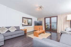 Flat-screen TV - Giant Serviced Apartments Alfred St (Belfast)