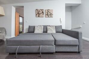 Flat-screen TV - Giant Serviced Apartments Alfred St (Belfast)