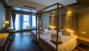 Executive-Zweibettzimmer | Hochwertige Bettwaren, Zimmersafe, Schreibtisch, Verdunkelungsvorhänge