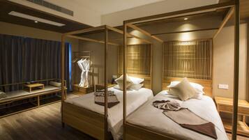 Executive Twin Room | Premium bedding, in-room safe, desk, blackout drapes