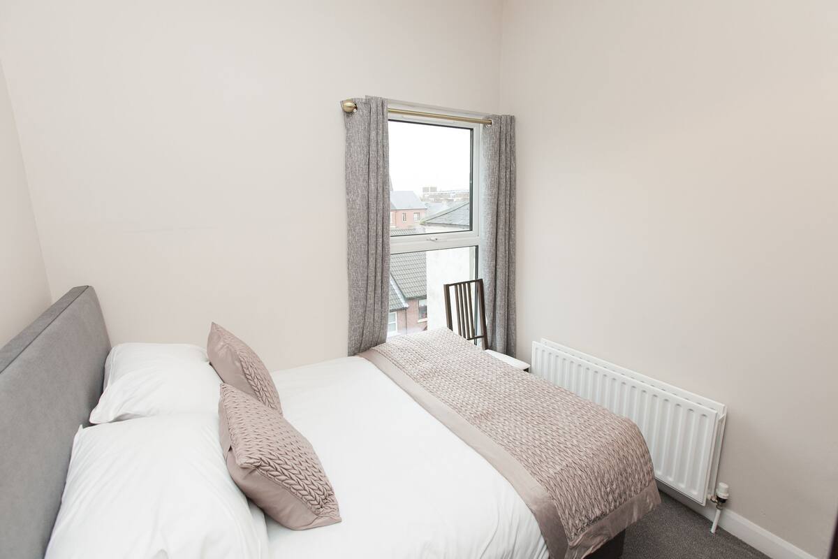 Apartment, 1 Bedroom | Iron/ironing board, free cots/infant beds, free WiFi