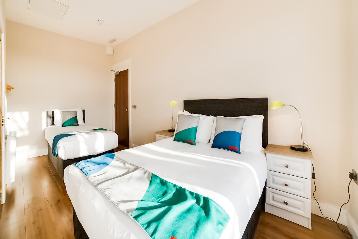 Deluxe Triple Room | Iron/ironing board, free WiFi, bed sheets