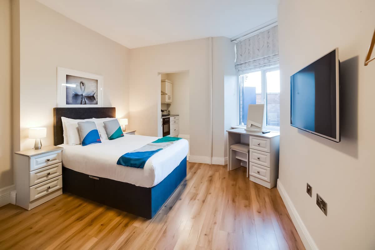 Deluxe Studio, 1 Double Bed | Iron/ironing board, free WiFi, bed sheets