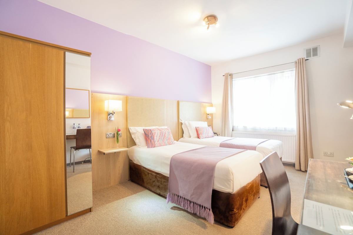 Twin Room | 1 bedroom, desk, iron/ironing board, free WiFi