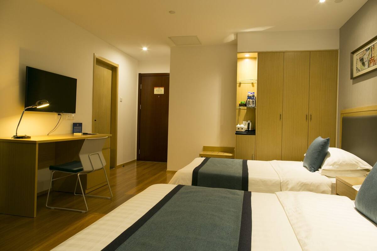 Triple Room, 3 Twin Beds | In-room safe, desk, blackout drapes, WiFi (free)