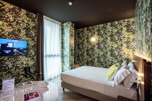 Superior Tek Büyük Yataklı Oda | Kuştüyü yorgan, minibar, odada kasa, ayrı ayrı dekore edilmiş