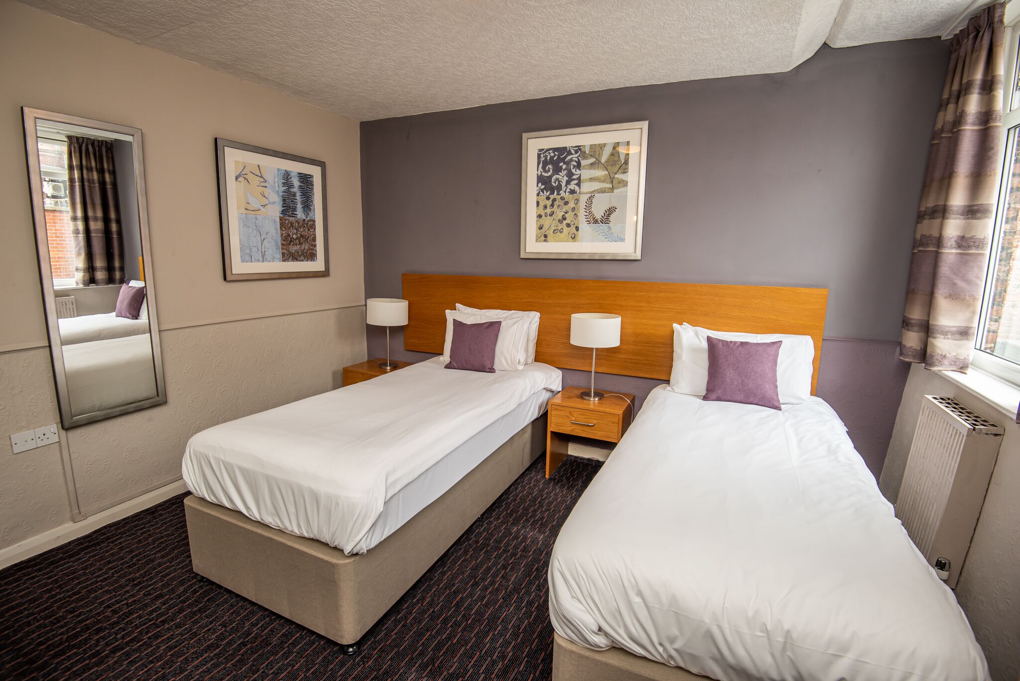 Superior Twin Room | Minibar, individually decorated, individually furnished, desk