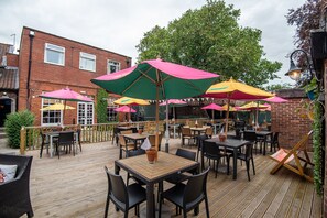 Terrace/patio - The George Inn (Selby)