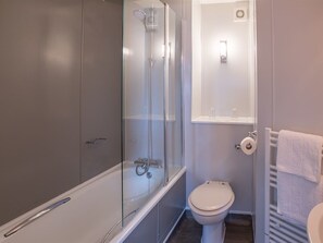 Kostenlose Toilettenartikel, Haartrockner, Handtücher