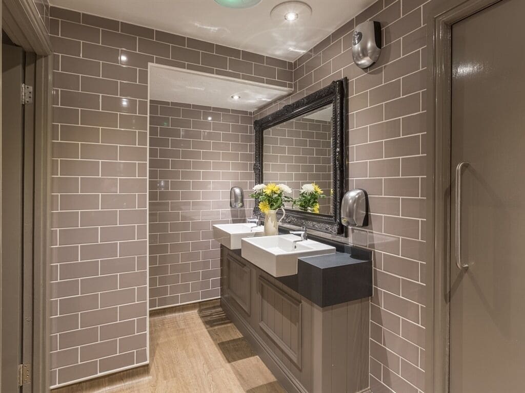 مستلزمات مجانية للعناية الشخصية، مجففات شعر، مناشف