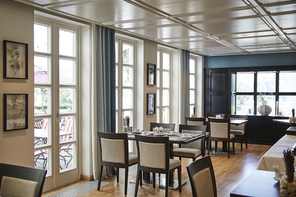 Frukostbuffé varje dag (EUR 15 per person)