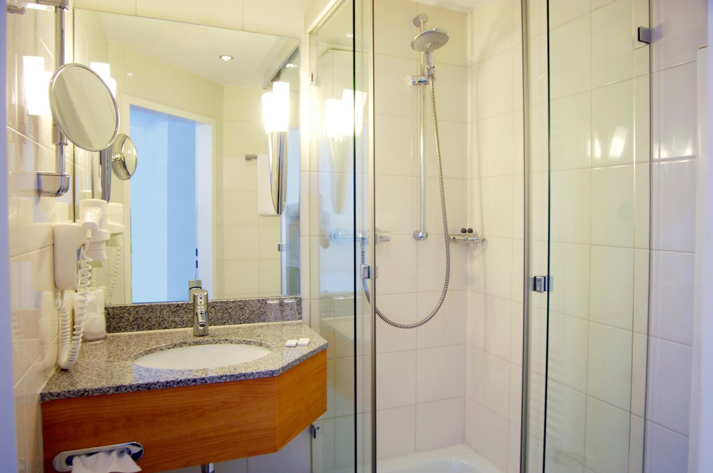 shower, free toiletries, towels